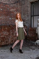 都会の中に生まれたノスタルジックな世界-イー．ワイ．ワダ（e.y.wada）の、2011-12年秋冬コレクション｜写真18