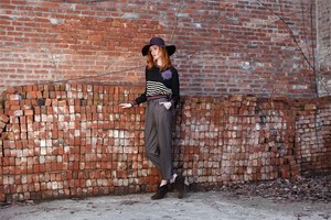 都会の中に生まれたノスタルジックな世界-イー．ワイ．ワダ（e.y.wada）の、2011-12年秋冬コレクション｜写真14