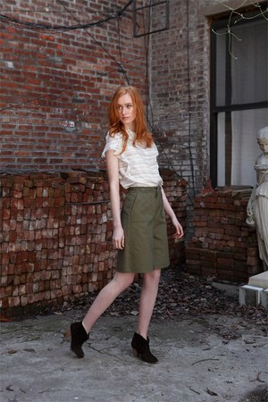 都会の中に生まれたノスタルジックな世界-イー．ワイ．ワダ（e.y.wada）の、2011-12年秋冬コレクション｜写真18