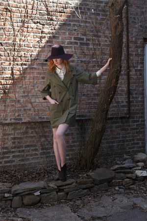 都会の中に生まれたノスタルジックな世界-イー．ワイ．ワダ（e.y.wada）の、2011-12年秋冬コレクション｜写真19