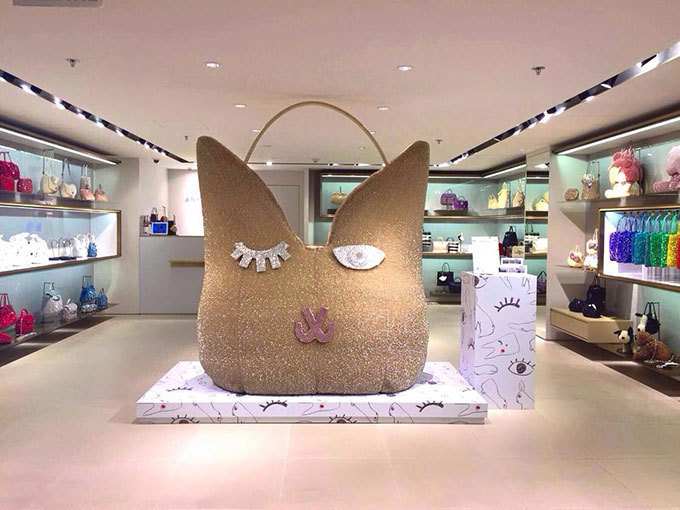 50%OFF アンテプリマから‟ウサギ”型ワイヤーバッグ 福笑いのように目 - バッグ