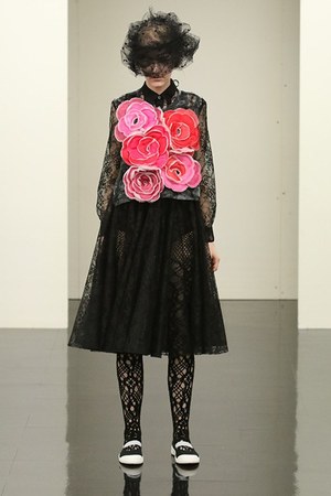 トリコ・コム デ ギャルソン 2016年秋冬コレクション - ベールに