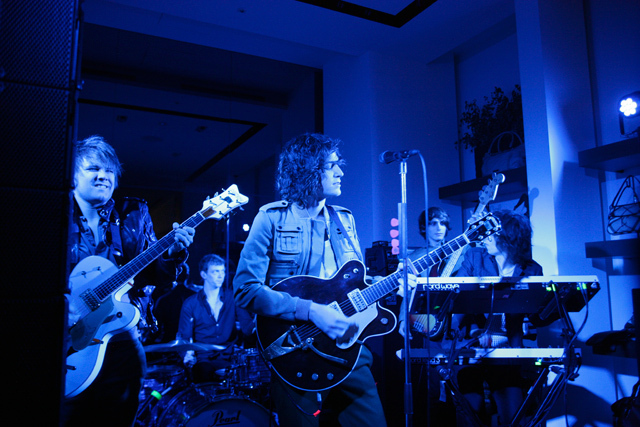 注目UKバンドがバーバリーで一夜限りのインストアライブ｜写真3