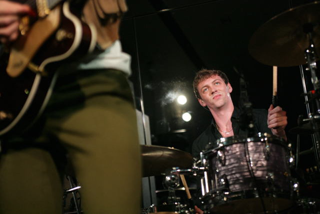 注目UKバンドがバーバリーで一夜限りのインストアライブ｜写真7