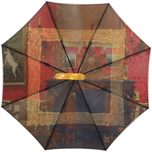 ヴィヴィアン・ウエストウッドの内側にプリントを施したユニークな雨傘 - ハンウェイとコラボ | 写真
