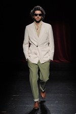 ボリュームと透明性をテーマに再解釈 メゾン マルタン マルジェラ(Maison Martin Margiela)、2012年春夏メンズコレクション｜写真19