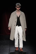 ボリュームと透明性をテーマに再解釈 メゾン マルタン マルジェラ(Maison Martin Margiela)、2012年春夏メンズコレクション｜写真21