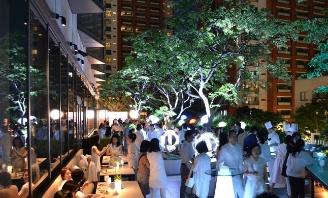 ドレスコードは白、南仏発祥のサマーナイトイベント「ソワレ ブランシュ」グランド ハイアット 東京で | 写真