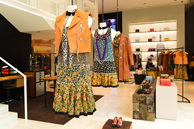 ビスポーク｜コーチ表参道がリニューアル - メッセージを刻印できる限定「サドル バッグ」を発売