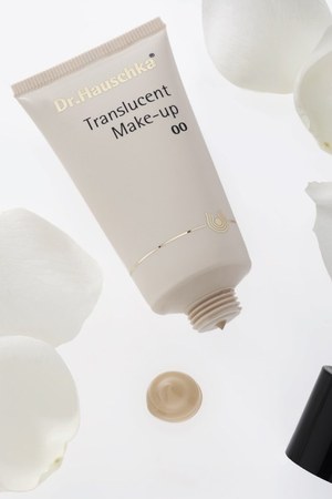 究極のオーガニックコスメブランド Dr.ハウシュカのリキッドファンデーションに待望の新色登場！｜写真1