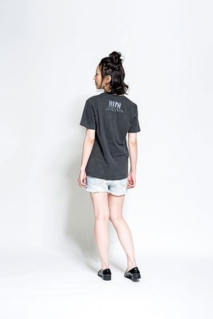 おそ松さんとセヴシグのコラボTシャツ登場、ポップなキャラクターを大人なヴィンテージ加工で｜写真45