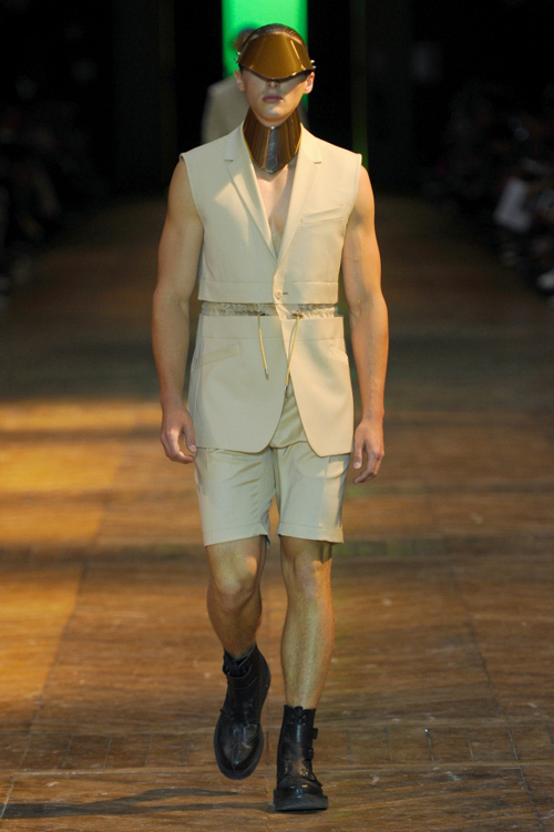日本のアニメのエッセンスも取り入れて、セクシーな男性像を表現 - ミュグレー(Mugler)、2012年春夏メンズコレクション｜写真2