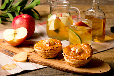 メキシコ料理｜リトル・パイ・ファクトリー初夏限定パイ - エビアボカドの“ワカモレ”やバーボンと生姜のアップルパイ