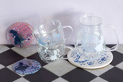 ディズニー『アリス・イン・ワンダーランド』の雑貨や食器、アフタヌーンティー・リビングより発売