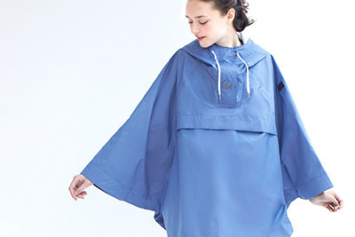 二子玉川｜エーグル×アダム エ ロペからレインウェア発売、ドレープが美しいポンチョとボックススカート