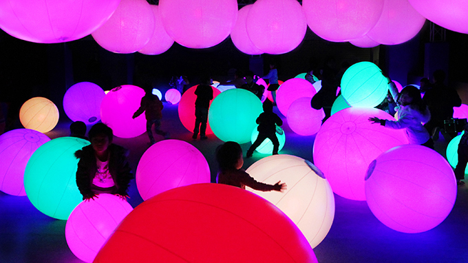 「チームラボ 踊る！アート展と、学ぶ！未来の遊園地」を高知県立美術館で｜写真4
