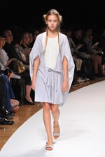 明るい風に乗って運ばれてきた希望の服  サポートサーフェス(support surface) 2012年春夏コレクション｜写真4