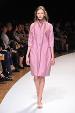 明るい風に乗って運ばれてきた希望の服  サポートサーフェス(support surface) 2012年春夏コレクション｜写真11