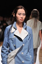 明るい風に乗って運ばれてきた希望の服  サポートサーフェス(support surface) 2012年春夏コレクション｜写真14