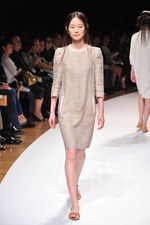 明るい風に乗って運ばれてきた希望の服  サポートサーフェス(support surface) 2012年春夏コレクション｜写真20