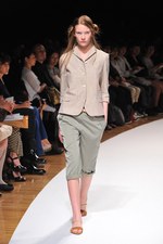 明るい風に乗って運ばれてきた希望の服  サポートサーフェス(support surface) 2012年春夏コレクション｜写真21