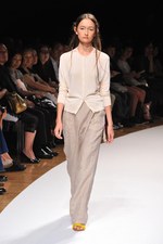 明るい風に乗って運ばれてきた希望の服  サポートサーフェス(support surface) 2012年春夏コレクション｜写真23