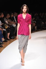 明るい風に乗って運ばれてきた希望の服  サポートサーフェス(support surface) 2012年春夏コレクション｜写真27