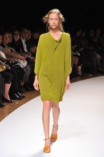 明るい風に乗って運ばれてきた希望の服  サポートサーフェス(support surface) 2012年春夏コレクション｜写真29