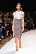 明るい風に乗って運ばれてきた希望の服  サポートサーフェス(support surface) 2012年春夏コレクション｜写真36