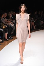 明るい風に乗って運ばれてきた希望の服  サポートサーフェス(support surface) 2012年春夏コレクション｜写真41