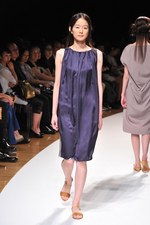 明るい風に乗って運ばれてきた希望の服  サポートサーフェス(support surface) 2012年春夏コレクション｜写真45