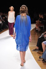 明るい風に乗って運ばれてきた希望の服  サポートサーフェス(support surface) 2012年春夏コレクション｜写真50