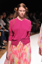 明るい風に乗って運ばれてきた希望の服  サポートサーフェス(support surface) 2012年春夏コレクション｜写真61