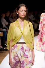 明るい風に乗って運ばれてきた希望の服  サポートサーフェス(support surface) 2012年春夏コレクション｜写真63