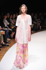 明るい風に乗って運ばれてきた希望の服  サポートサーフェス(support surface) 2012年春夏コレクション｜写真64