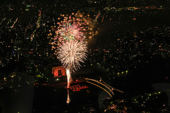 東京スカイツリーの展望台から、隅田川花火大会を観覧 - レストランでコース料理も｜写真1