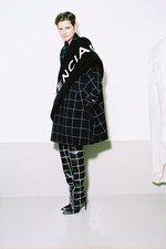 バレンシアガ 2016年プレフォールコレクション - 前を向くために歴史を振り返る｜写真11