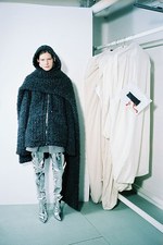 バレンシアガ 2016年プレフォールコレクション - 前を向くために歴史を振り返る｜写真22