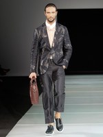 ダイナミックな幾何学モチーフをテーマに ジョルジオ アルマーニ　2012年春夏メンズコレクション｜写真35