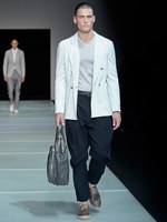 ダイナミックな幾何学モチーフをテーマに ジョルジオ アルマーニ　2012年春夏メンズコレクション｜写真47