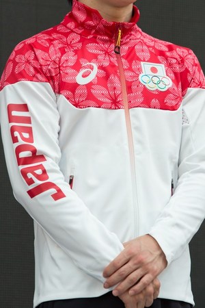 アシックス リオ五輪日本代表選手団のオフィシャルスポーツウェアを発表 ファッションプレス