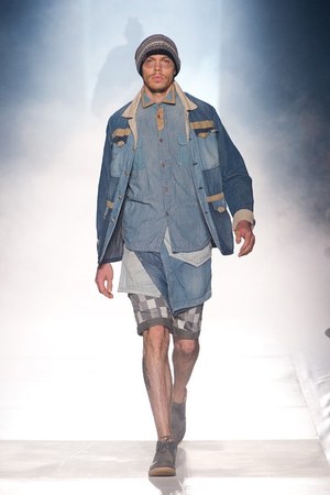 砂漠で力強く生きる男達をイメージ ホワイト マウンテニアリング(White Mountaineering)、2012年春夏コレクション｜写真2