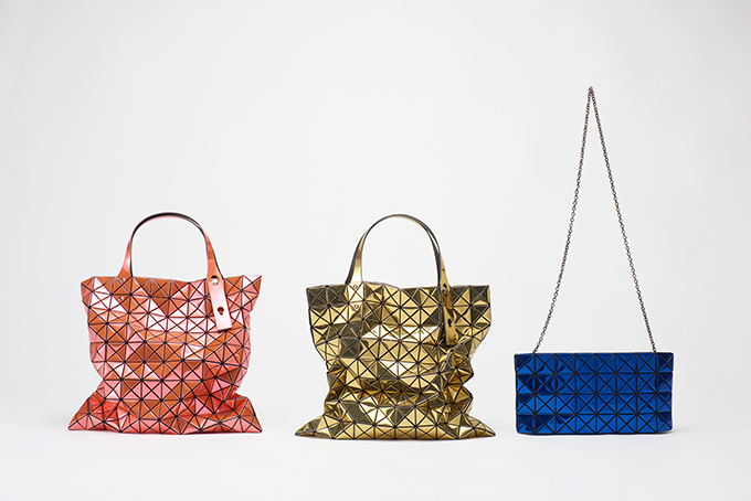 BAO BAO ISSEY MIYAKE 6月の新作 - ミラー素材で色合いが変化する