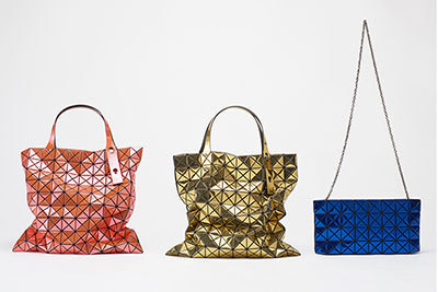BAO BAO ISSEY MIYAKE 6月の新作 - ミラー素材で色合いが変化するトートバッグなど