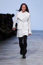 ナスカの地上絵からヒントを得た、崇高な戦士達 - リック・オウエンス(Rick Owens)、2012年春夏コレクション｜写真18