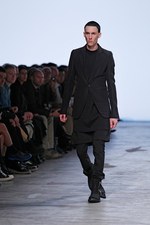 ナスカの地上絵からヒントを得た、崇高な戦士達 - リック・オウエンス(Rick Owens)、2012年春夏コレクション｜写真26