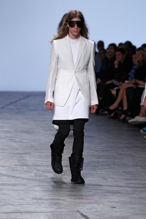 ナスカの地上絵からヒントを得た、崇高な戦士達 - リック・オウエンス(Rick Owens)、2012年春夏コレクション｜写真17