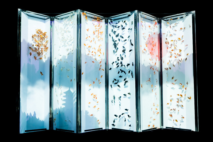 「アートアクアリウム展」東京・大阪・金沢21世紀美術館で開催 - 8,000匹の金魚が舞う水中アート | 写真