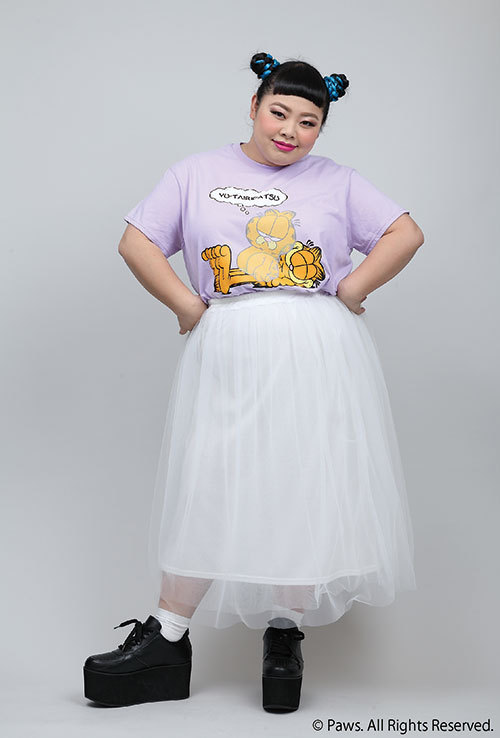 渡辺直美プロデュース「プニュズ」×ガーフィールド、コラボTシャツやトートバッグを発売 | 写真