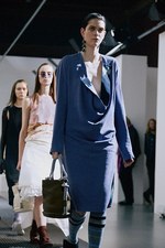 アクネ ストゥディオズ 2017年リゾートコレクション - 溺愛が導く新たな解釈と可能性｜写真23